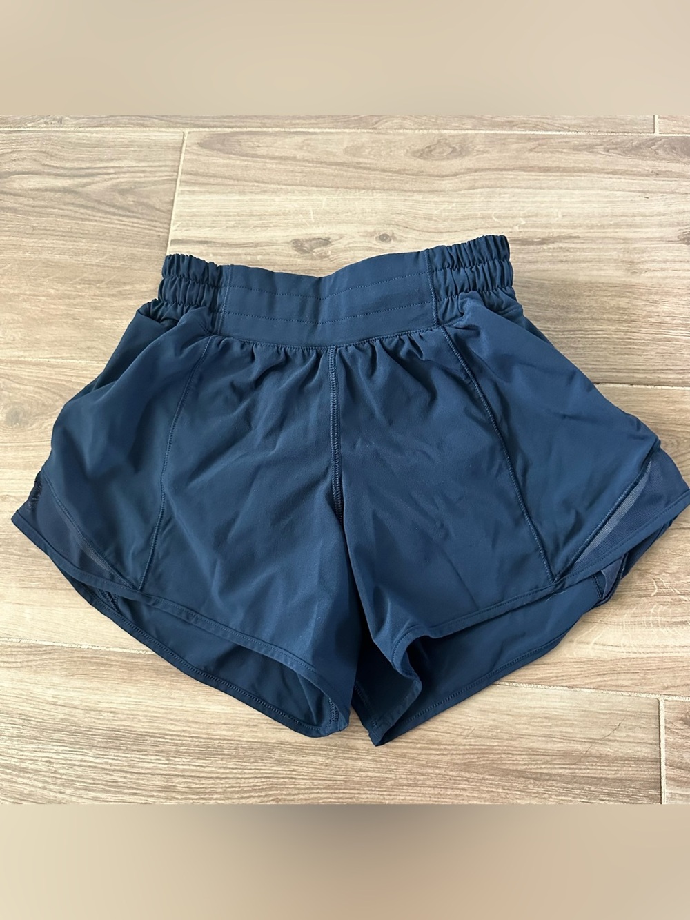 Lululemon hotty hot shorts size 2 navy blue
